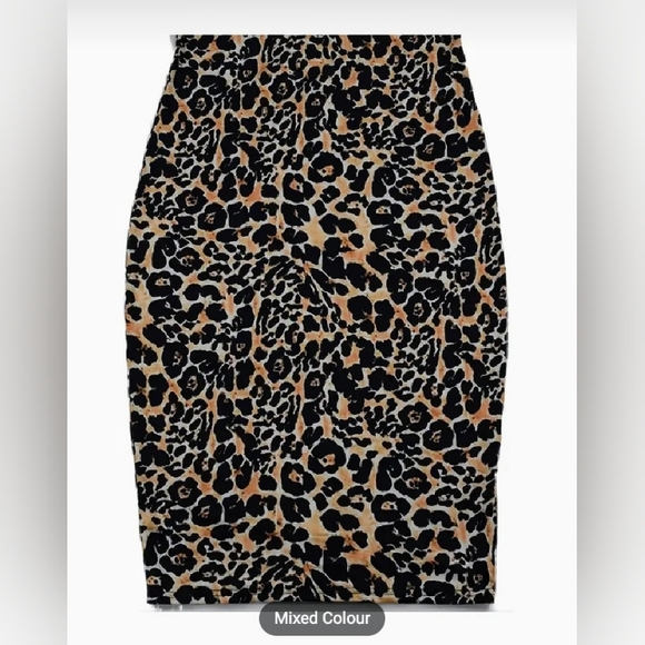 Dress 👗🐆 - Picture 3 of 5